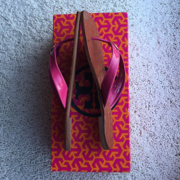 Tory Burch Thora.    Fuschia.   Size 6 - Picture 6 of 8